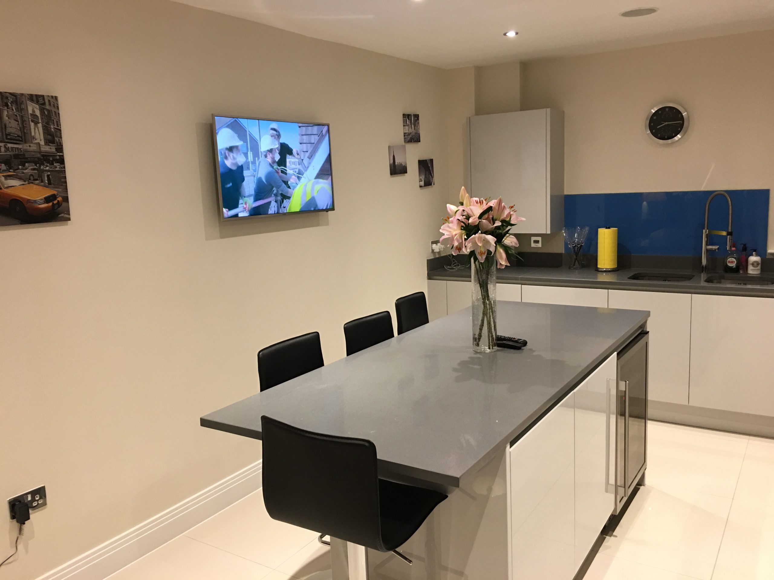 tv-wall-mounting-kitchen